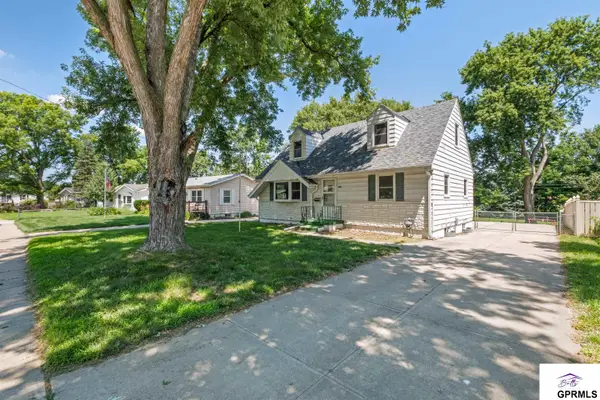 8918 Westridge Drive, Omaha, NE 68124