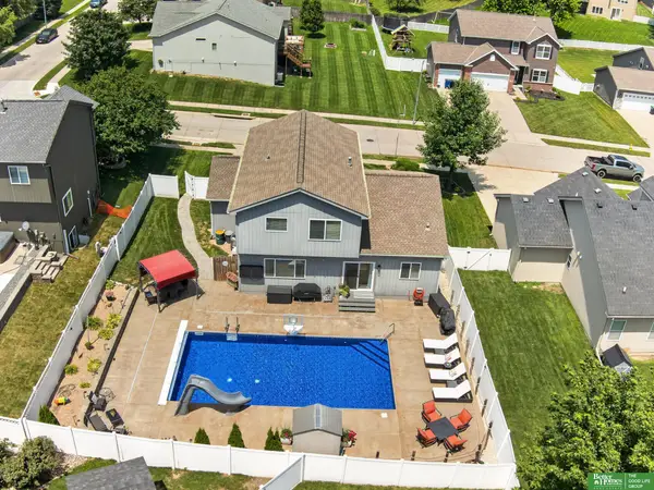 18567 Drexel Street, Omaha, NE 68135