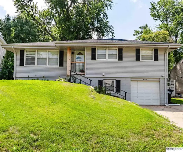 8215 Franklin Street, Omaha, NE 68114