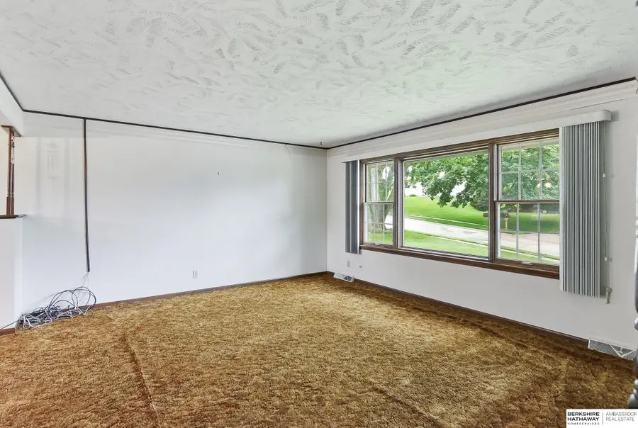 9915 Pinkney Street, Omaha, NE 68134 - #3