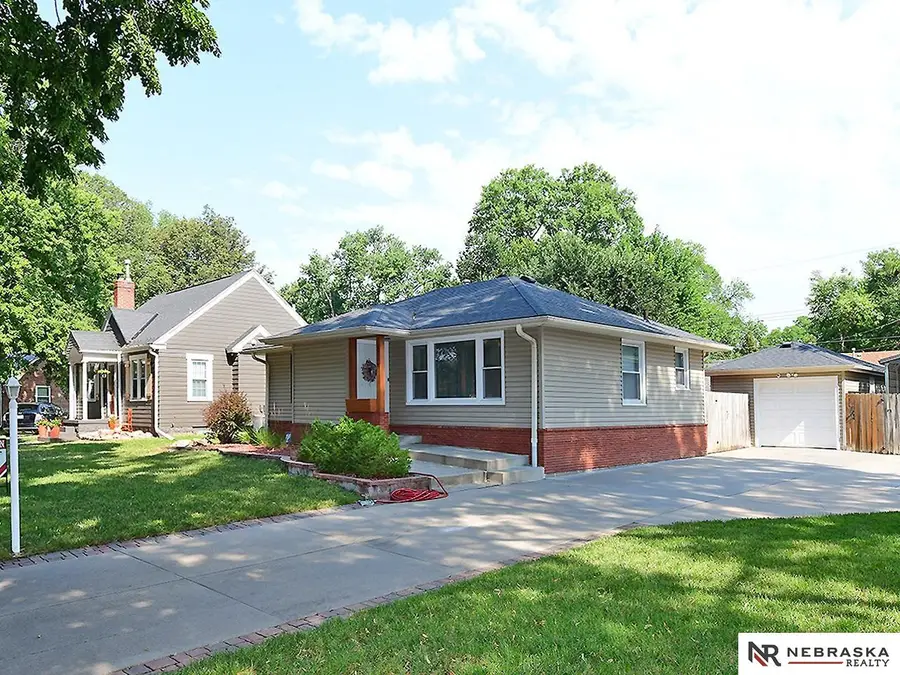 3734 Sumner Street, Lincoln, NE 68506 - #2