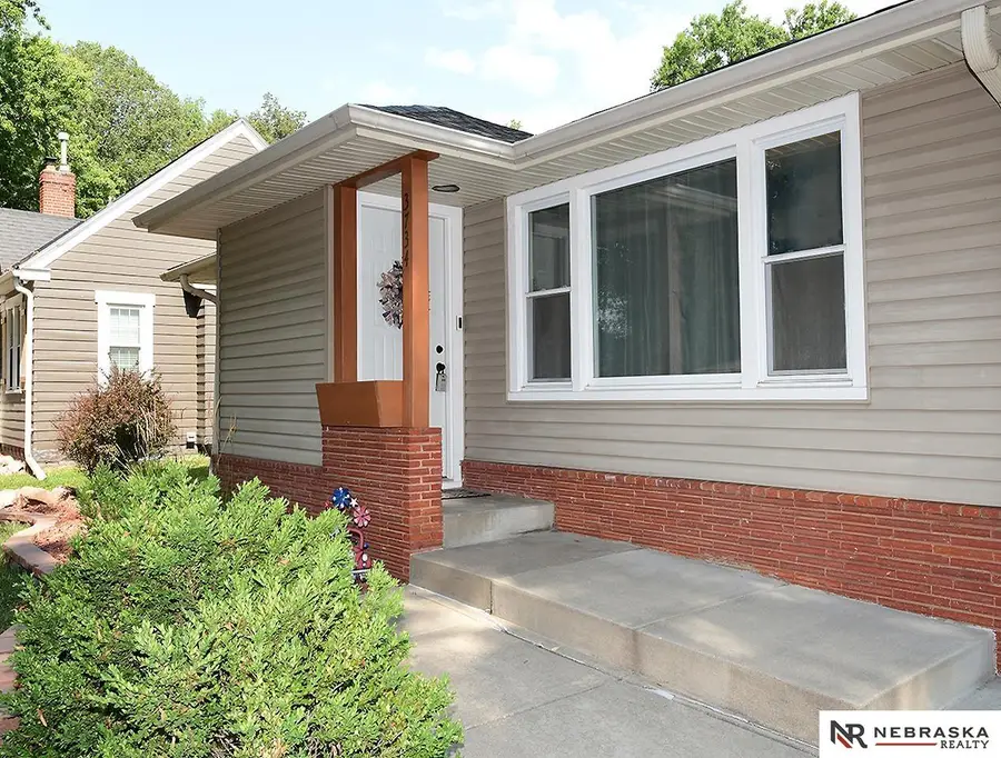 3734 Sumner Street, Lincoln, NE 68506 - #3