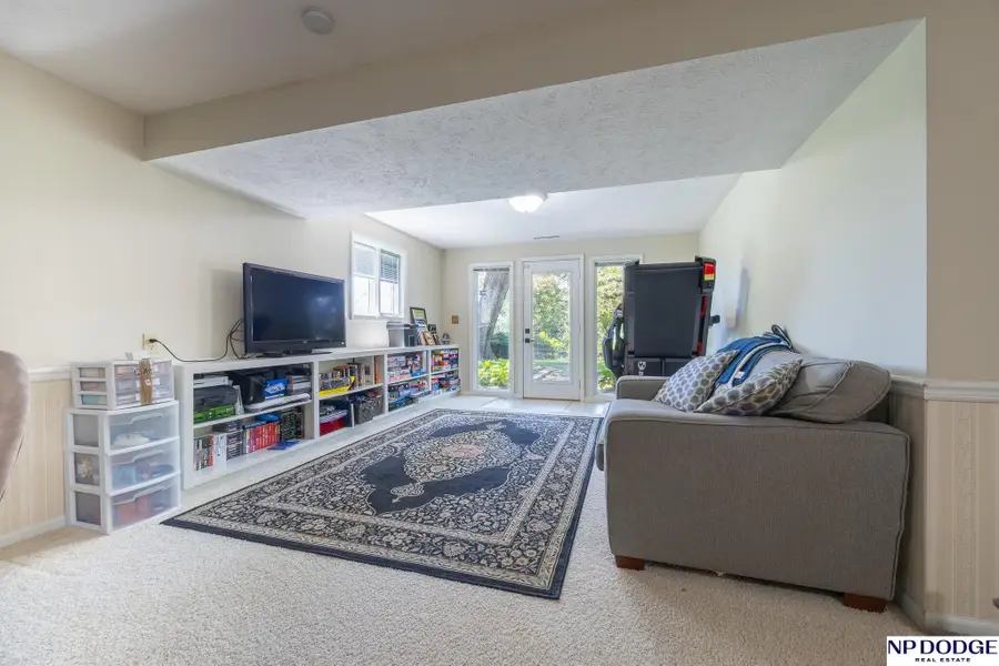 6720 Rexford Drive, Lincoln, NE 68506 - #2