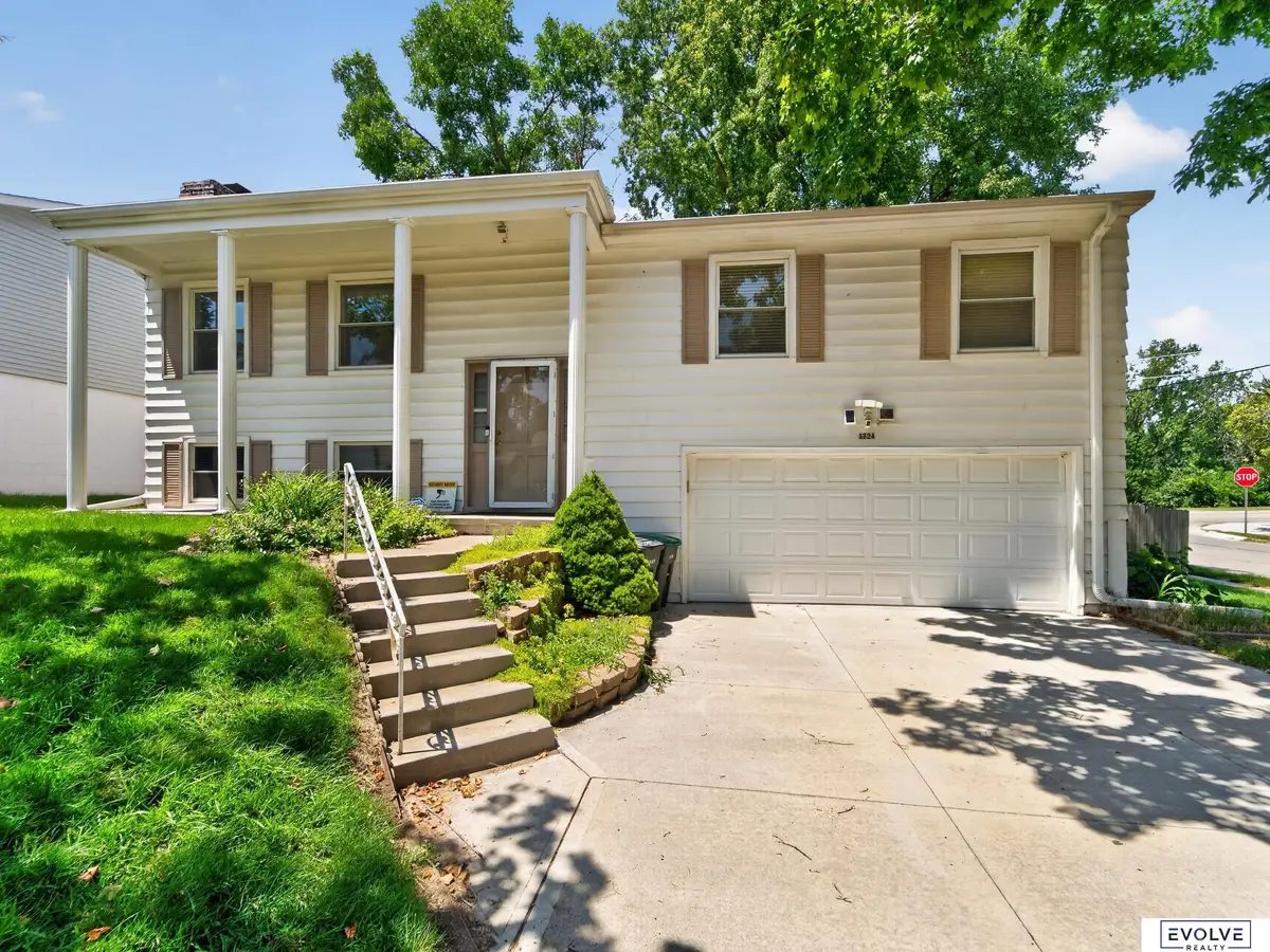 1724 N 107th Avenue, Omaha, NE 68114 - #1