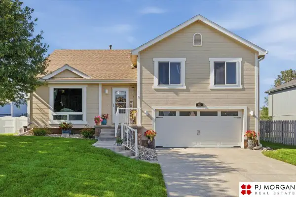 822 Clearwater Drive, Papillion, NE 68046-0000