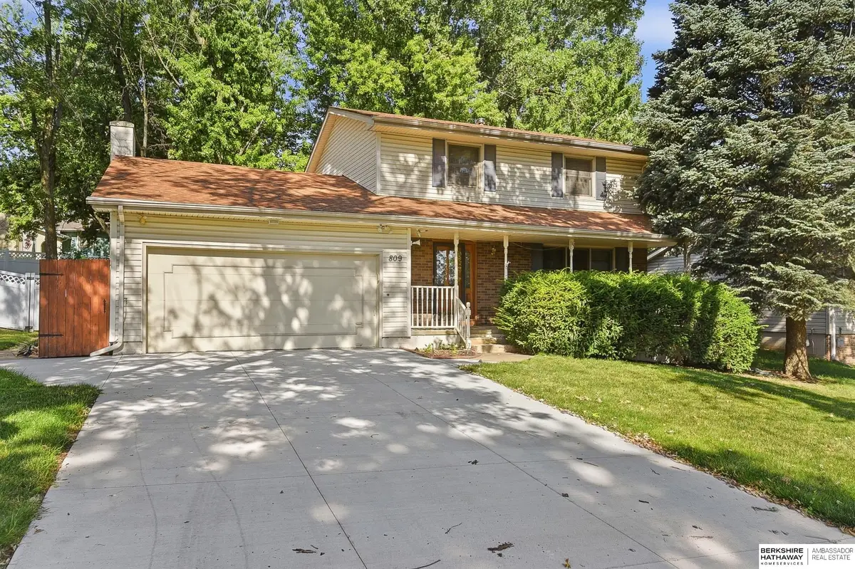 809 Chisholm Trail, Papillion, NE 68046 - #1