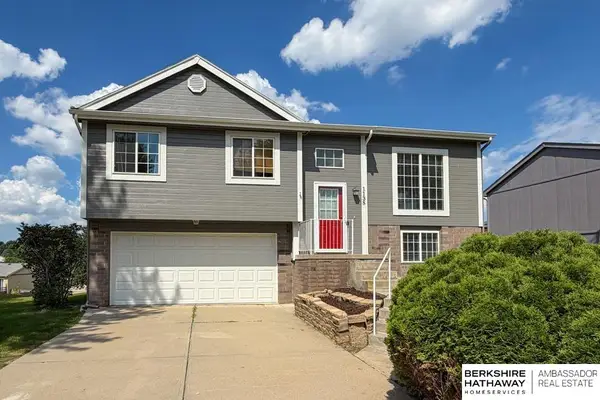 1138 Devon Drive, Papillion, NE 68046