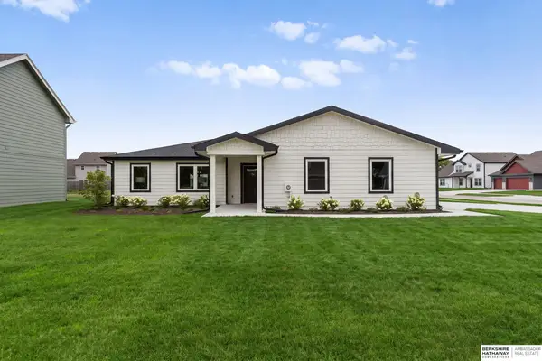 1205 S Lakewood Street, Valley, NE 68064