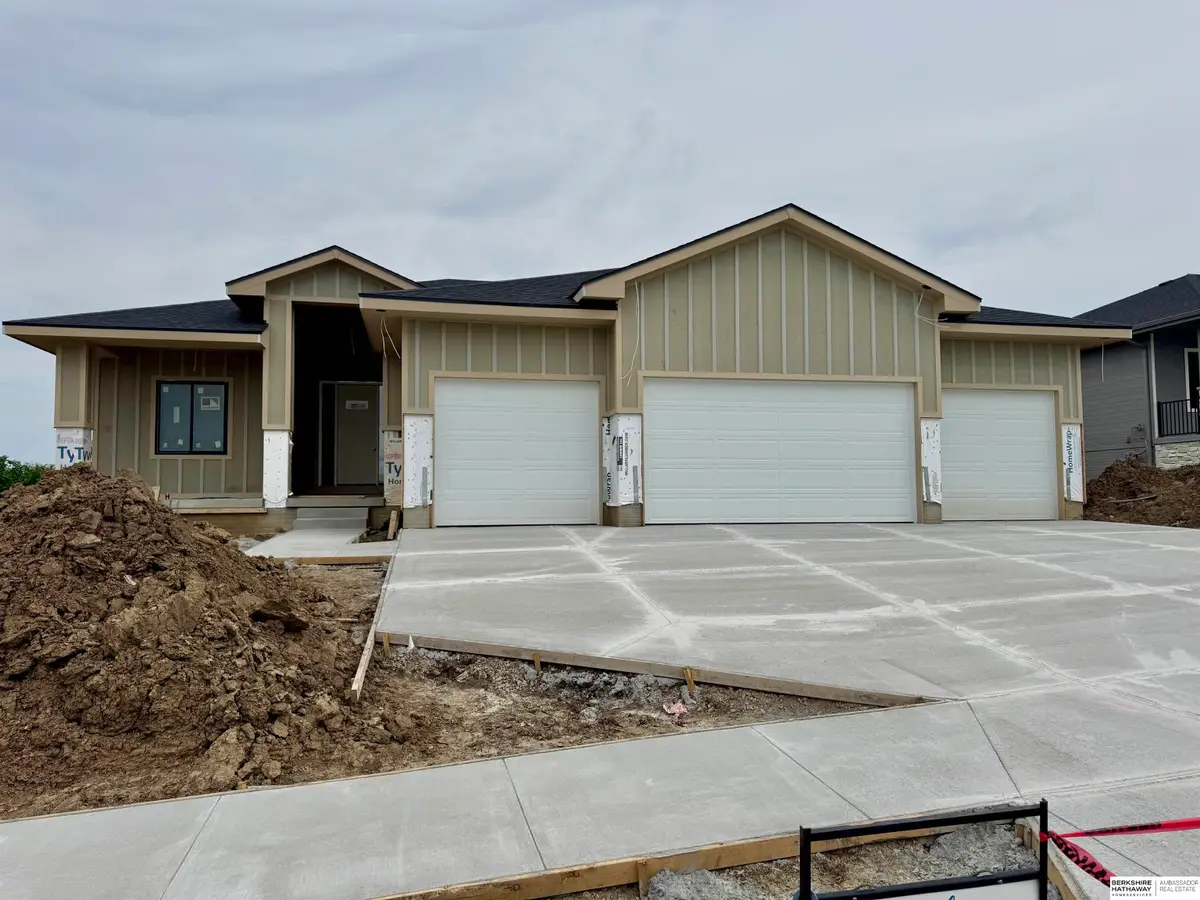 8954 Von Street, Papillion, NE 68046 - #1