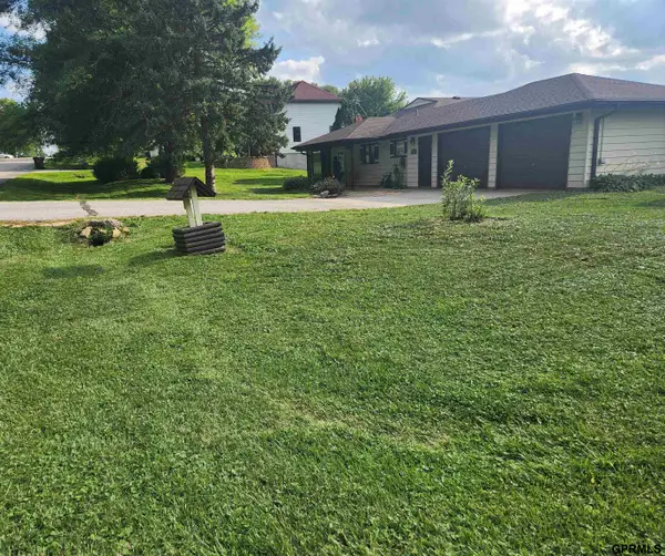 715 Lakeview Drive, Eagle, NE 68347