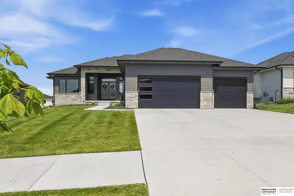5426 Kestrel Parkway, Elkhorn, NE 68022