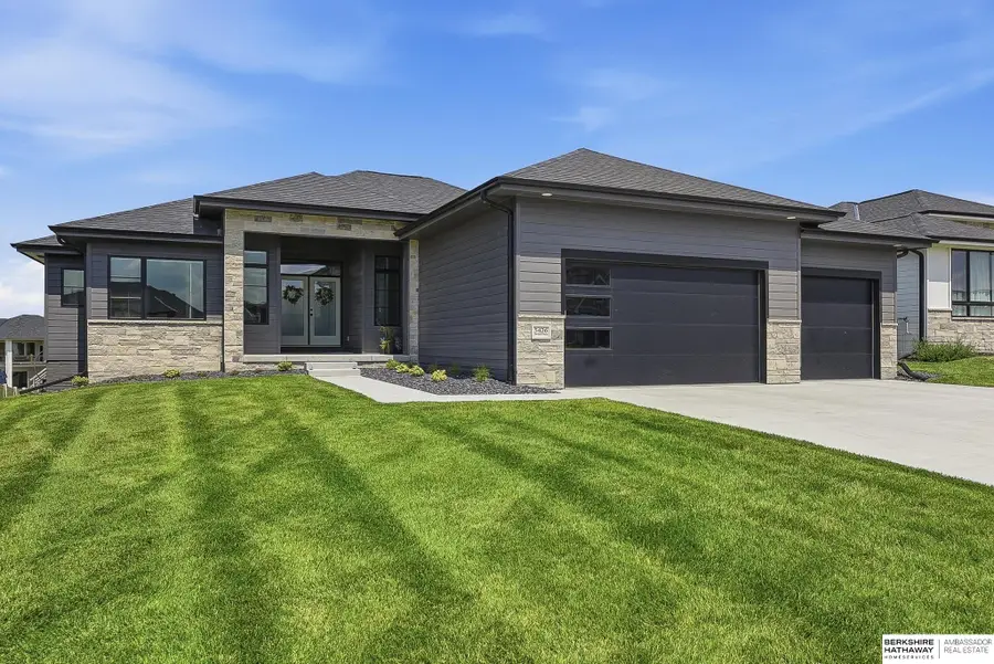 5426 Kestrel Parkway, Elkhorn, NE 68022 - #2