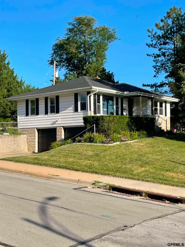 525 N 74th Avenue, Omaha, NE 68114-3101