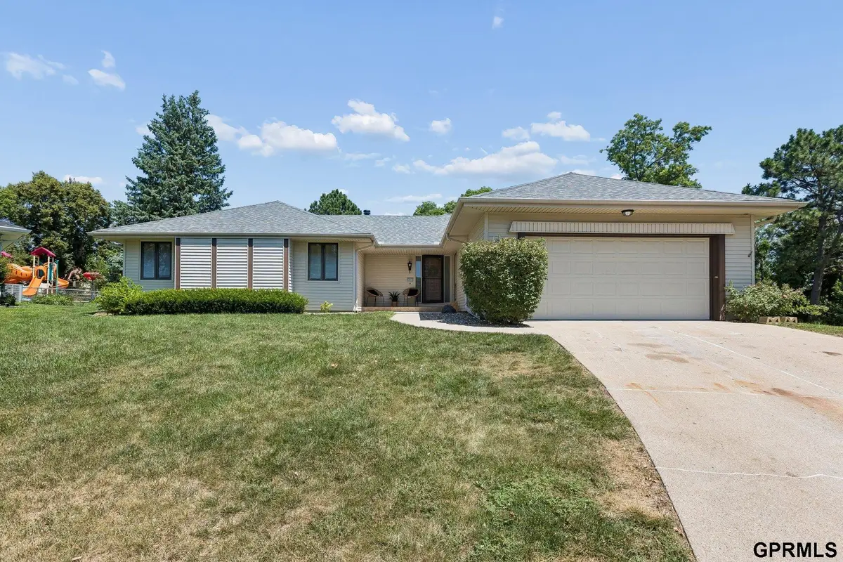 4952 Dumfries Circle, Bellevue, NE 68157-0000 - #1