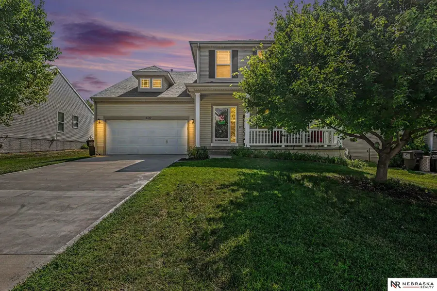 2307 Walnut Creek Drive, Papillion, NE 68046 - #2