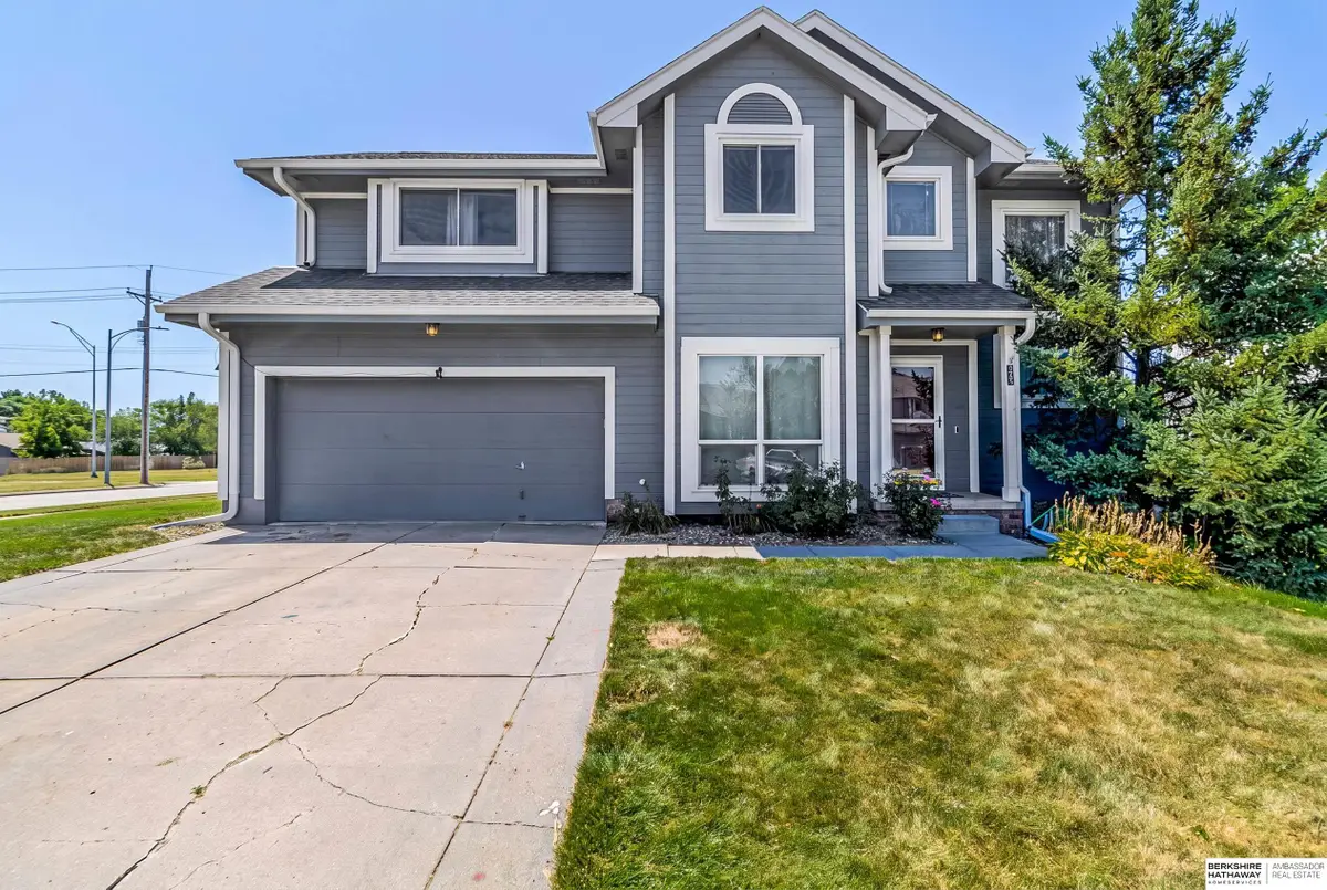 2204 Queen Drive, Papillion, NE 68046 - #1