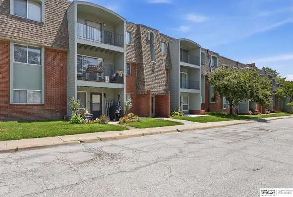 1211 S 121st Plaza #317, Omaha, NE 68144