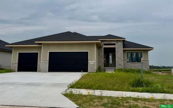 11714 S 124th Avenue, Papillion, NE 68046