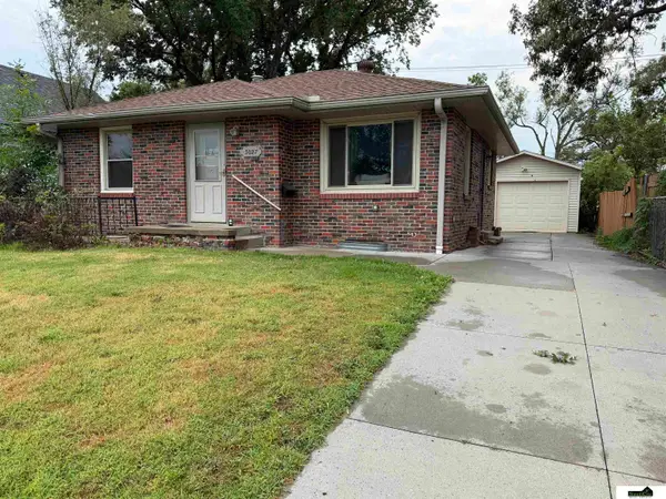 3027 S 11 Street, Lincoln, NE 68502