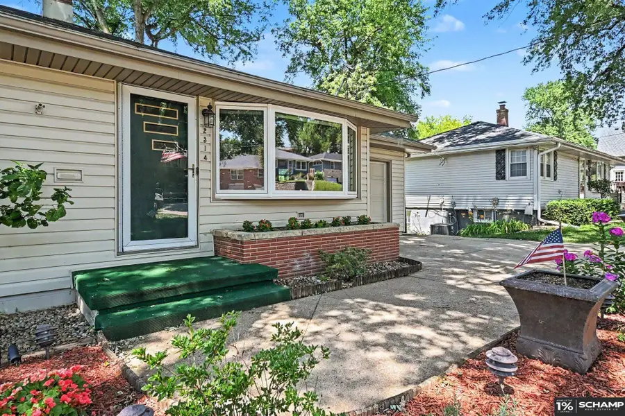 2314 S 46 Avenue, Omaha, NE 68106 - #2