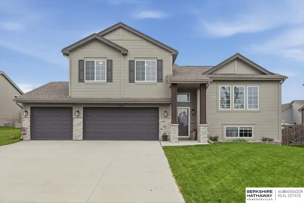11732 S 113th Street, Papillion, NE 68046