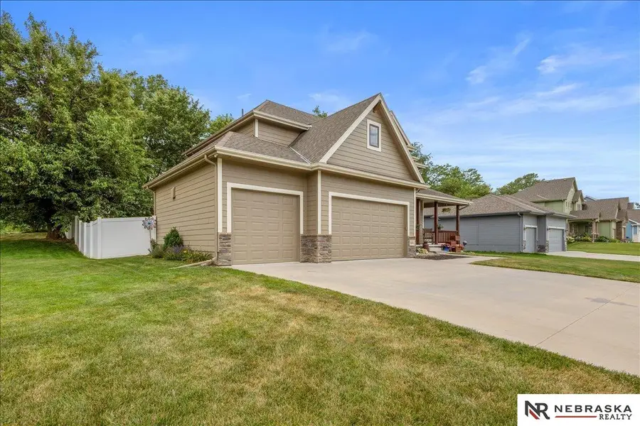5251 Waterford Avenue Circle, Papillion, NE 68133 - #3