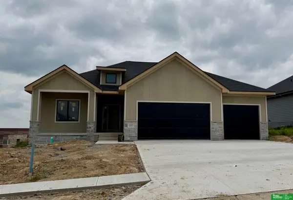 12363 Windsor Drive, Papillion, NE 68046