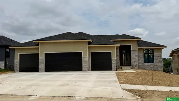 10713 S 219th Avenue, Gretna, NE 68028