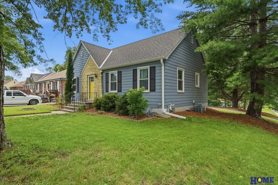 2501 S 34th Street, Lincoln, NE 68506 - #2