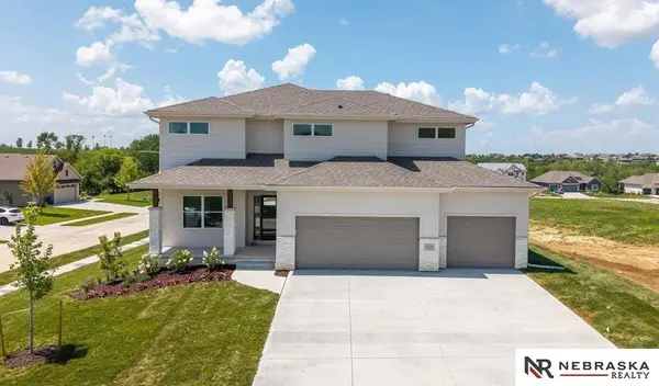 10516 S 117th Street, Papillion, NE 68046