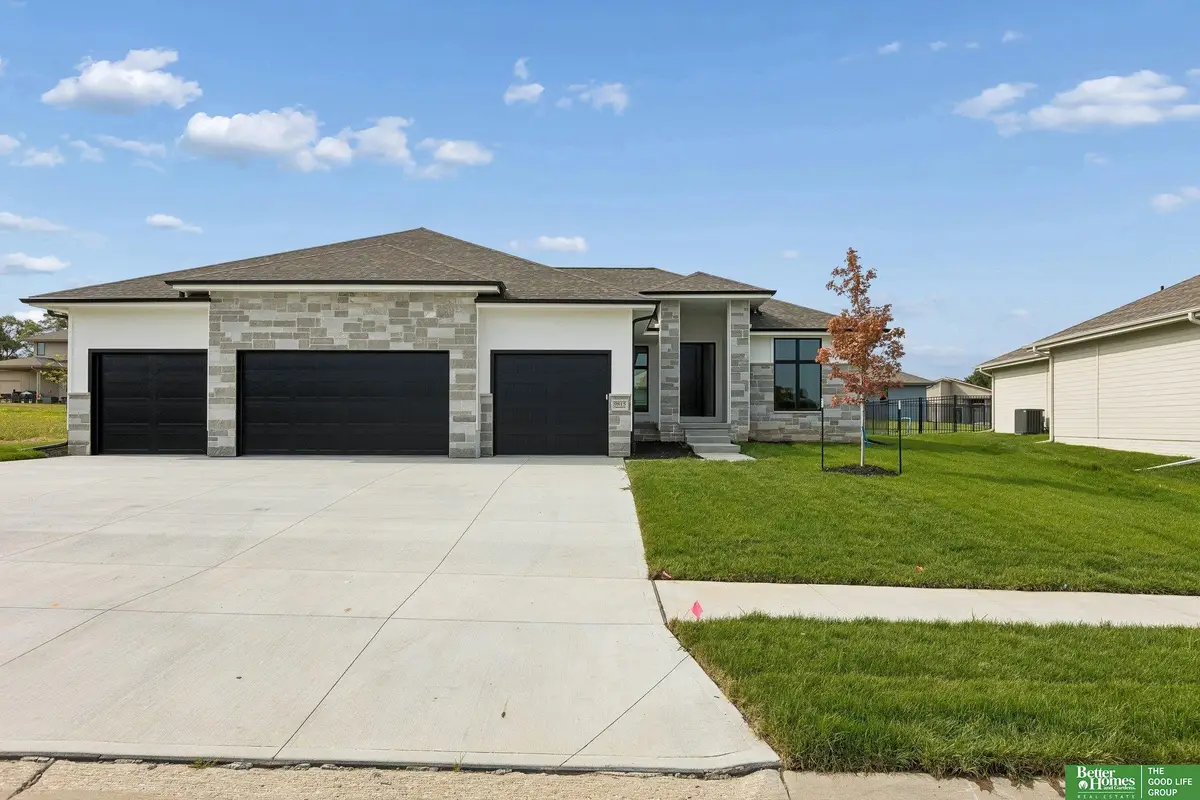 9815 Cumberland Drive, Papillion, NE 68046 - #1