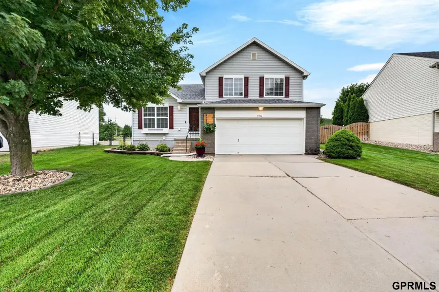 8226 N 154th Avenue, Bennington, NE 68007 - #2