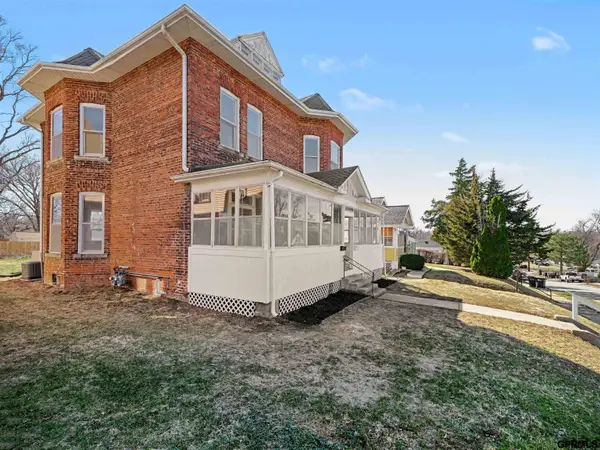 3833 Parker Street, Omaha, NE 68111