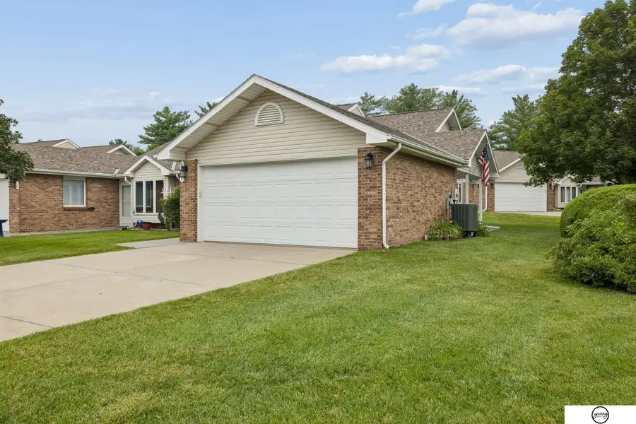 2512 Hollyhock Circle #4, Lincoln, NE 68521 - #2
