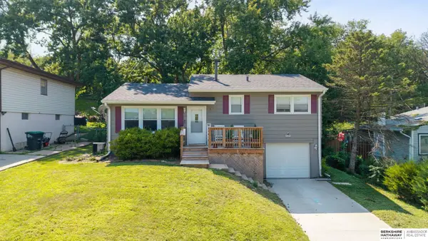 5912 N 69th Street, Omaha, NE 68104