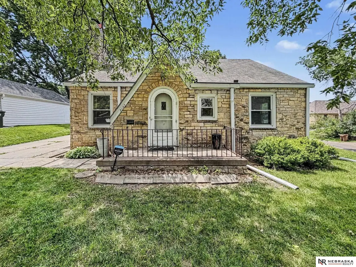 2757 S 16th Street, Lincoln, NE 68502 - #1