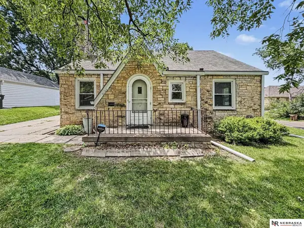 2757 S 16th Street, Lincoln, NE 68502