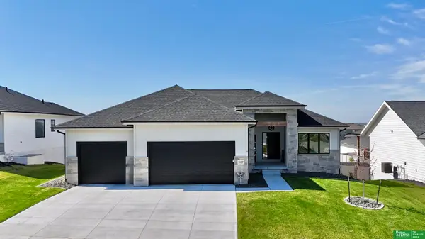 12368 Windsor Drive, Papillion, NE 68046