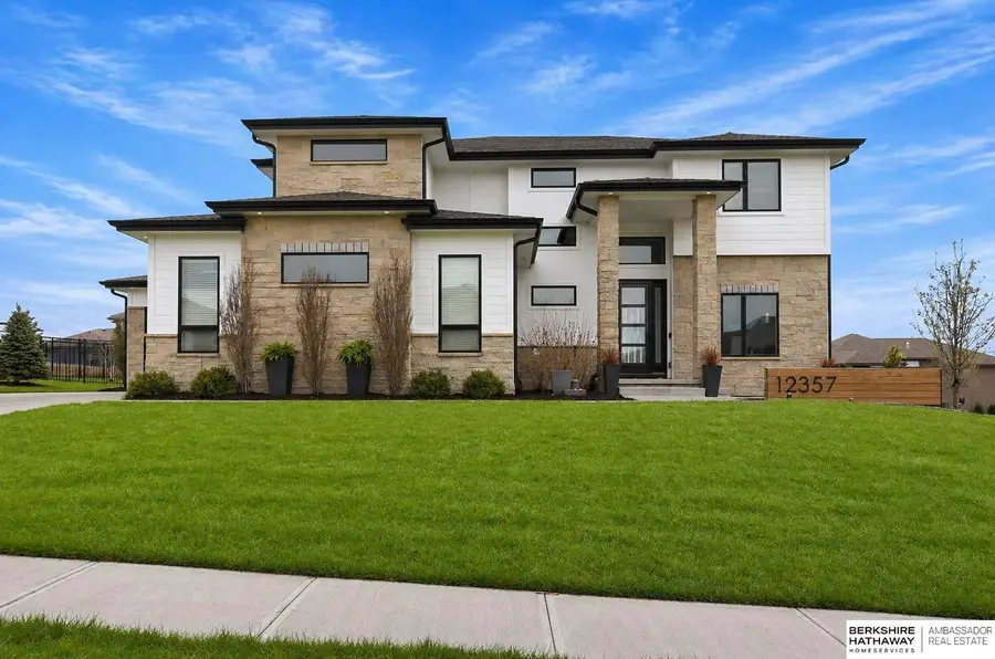 12357 Cooper Street, Papillion, NE 68046 - #2