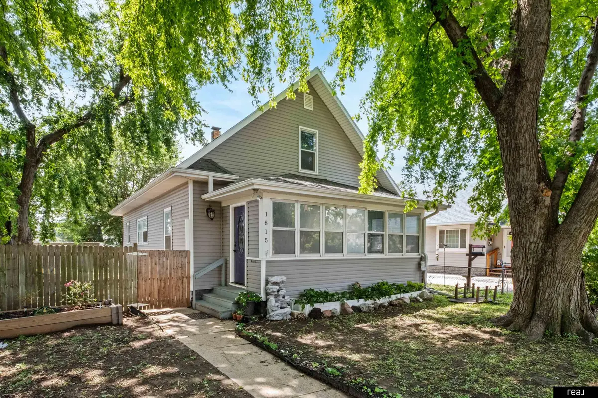 1815 Avenue E, Council Bluffs, IA 51501 - #1