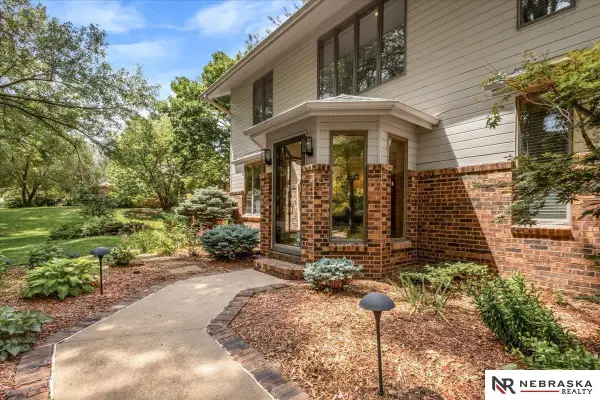 1222 N 101 Circle, Omaha, NE 68114