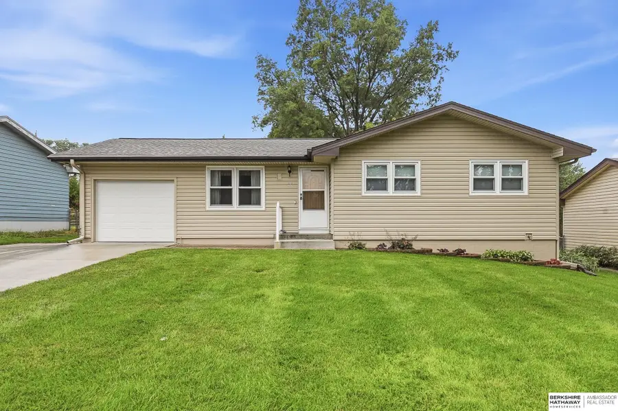 2213 Greensboro Avenue, Bellevue, NE 68005 - #2