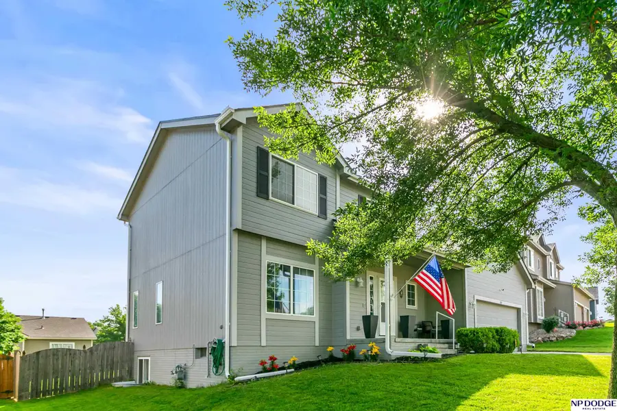 1104 Valleyview Drive, Papillion, NE 68046 - #2
