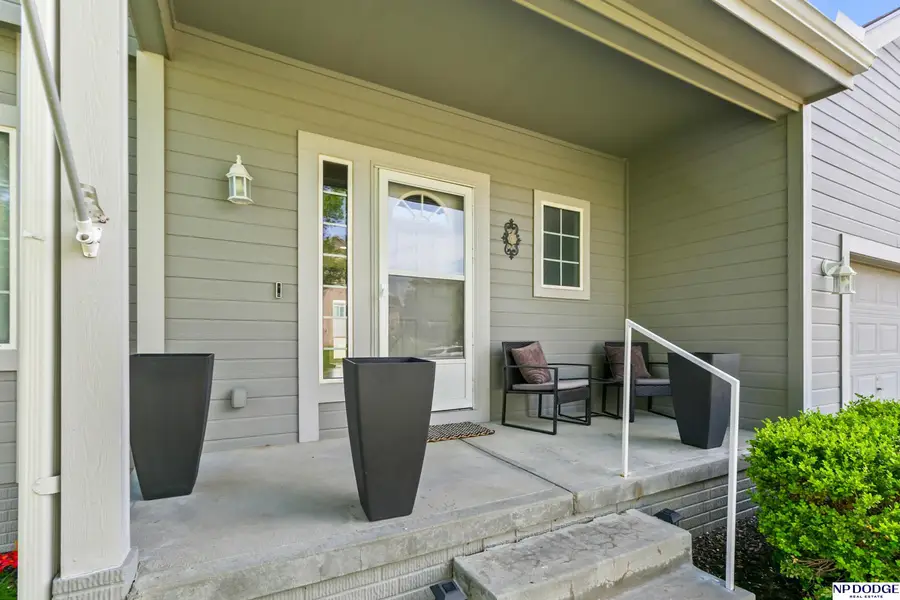 1104 Valleyview Drive, Papillion, NE 68046 - #3