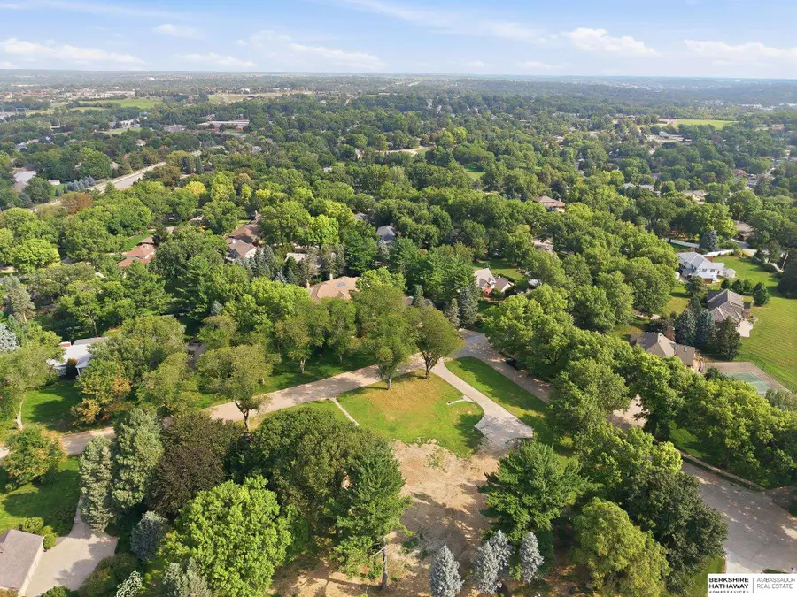 9955 Bloomfield Drive, Omaha, NE 68144 - #2