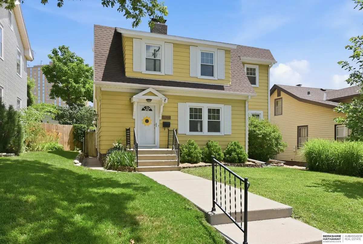 827 S 55th Street, Omaha, NE 68106 - #1