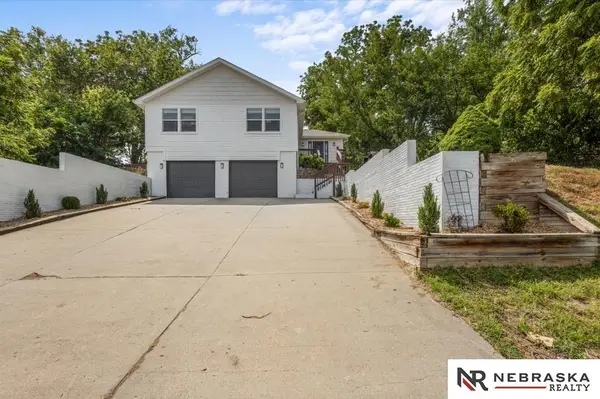 1047 Beaver Lake Boulevard, Plattsmouth, NE 68048