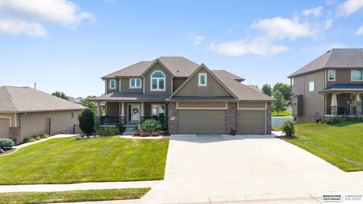 6829 Park Crest Drive, Papillion, NE 68133 - #1