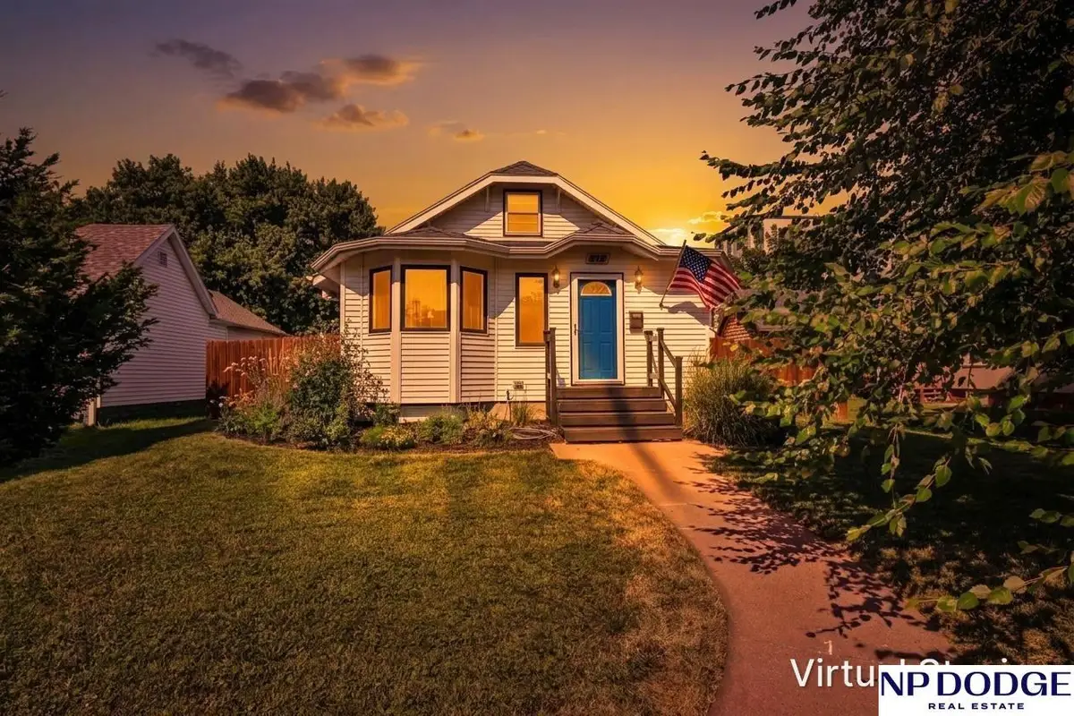 818 S 49 Avenue, Omaha, NE 68106 - #1