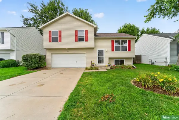 8012 S 161st Terrace, Omaha, NE 68136